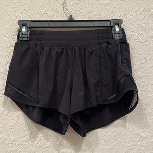 Lululemon hotty hot shorts 2.5” size 6